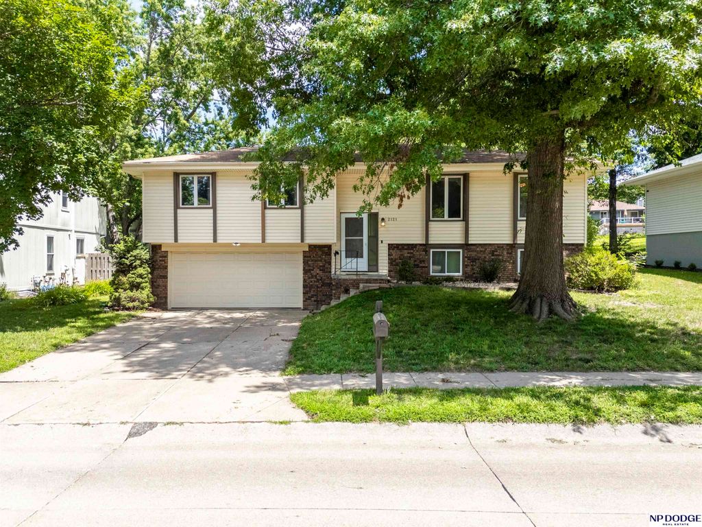 2121 N 129th Street, Omaha, NE 68164