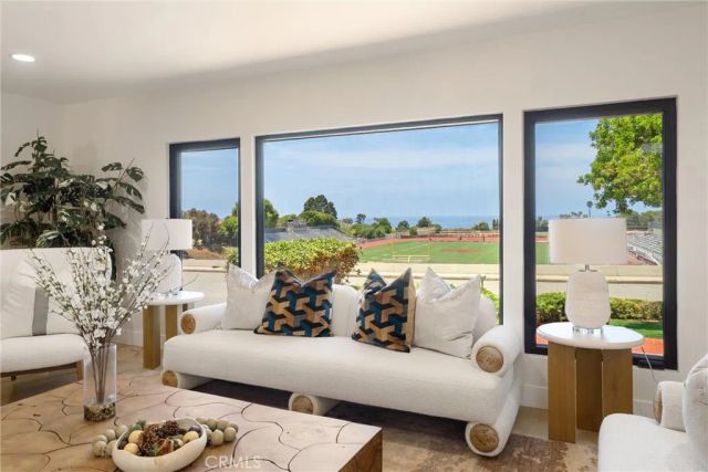 2112 Via Pacheco, Palos Verdes Estates, CA 90274