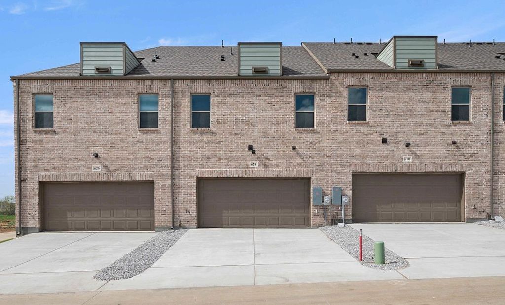 621 Blue Ridge Drive, Mansfield, TX 76063 — photo 2