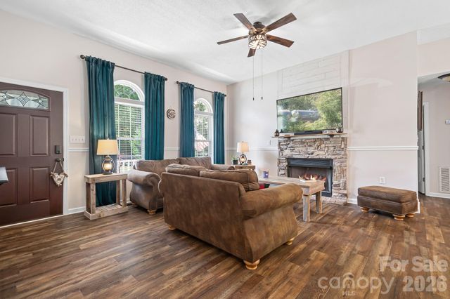 138 Valley Glen Drive, Troutman, NC 28166