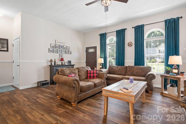 138 Valley Glen Drive, Troutman, NC 28166