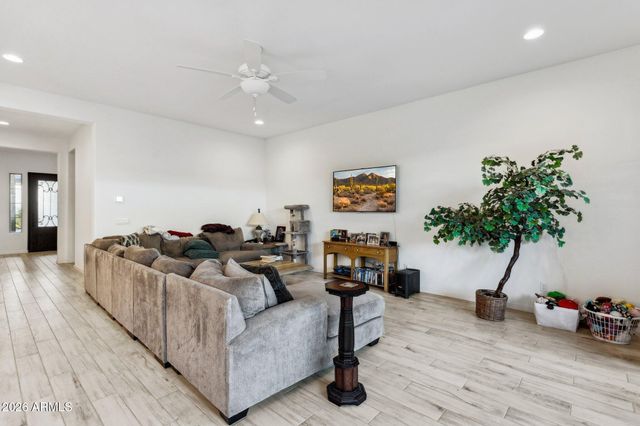 8134 E JASMINE Street, Mesa, AZ 85207