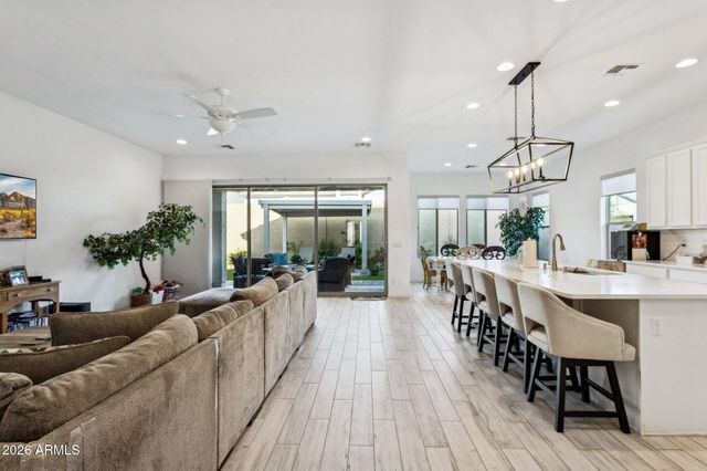 8134 E JASMINE Street, Mesa, AZ 85207