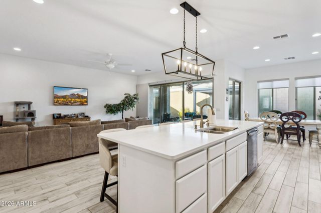 8134 E JASMINE Street, Mesa, AZ 85207