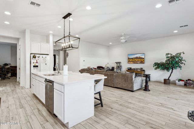 8134 E JASMINE Street, Mesa, AZ 85207