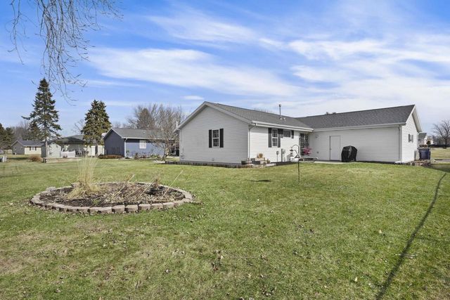1418 S Walnut Street, Janesville, WI 53546