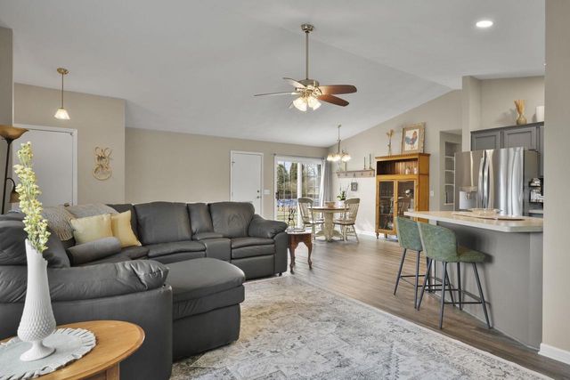 1418 S Walnut Street, Janesville, WI 53546