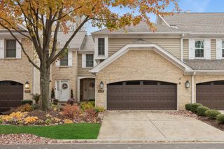 11152 Indian Woods Drive, Indian Head Park, IL 60525