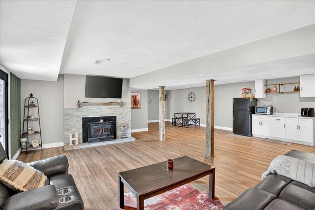 493 Spring Creek Road, Clever, MO 65631