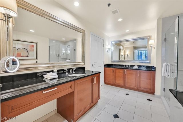 135 East Harmon Avenue 1401, Las Vegas, NV 89109