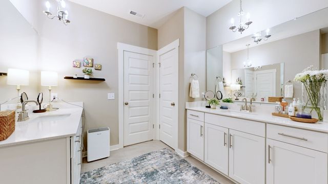 2669 Augusta Trace Dr, Columbia, TN 38401