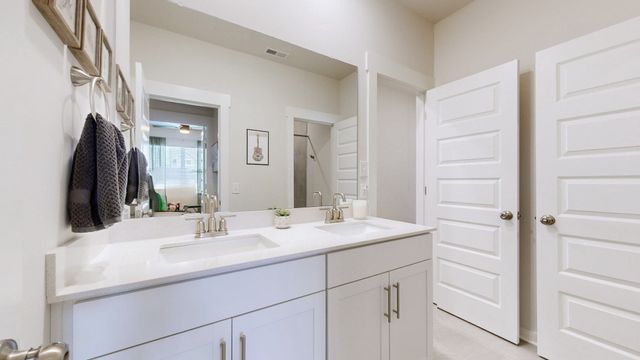 2669 Augusta Trace Dr, Columbia, TN 38401