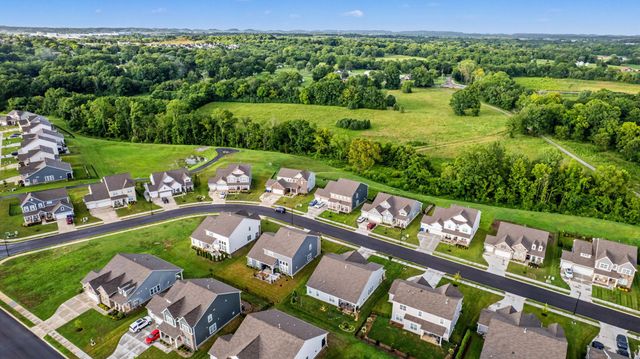 2669 Augusta Trace Dr, Columbia, TN 38401