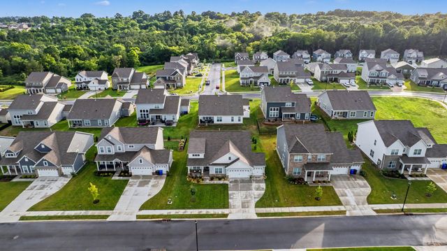 2669 Augusta Trace Dr, Columbia, TN 38401