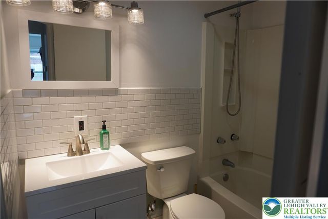 2306 3rd, Wilson Boro, PA 18042