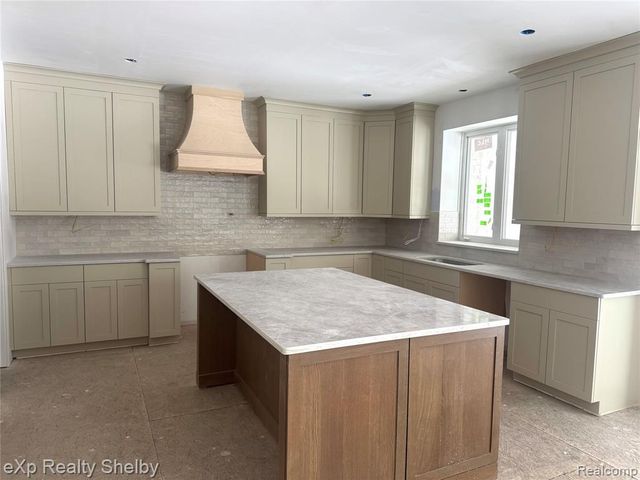 1051 E Avon Road, Rochester Hills, MI 48307