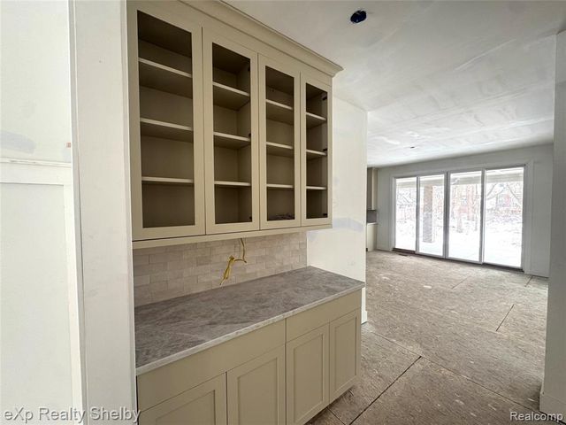 1051 E Avon Road, Rochester Hills, MI 48307