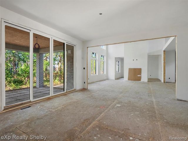 1051 E Avon Road, Rochester Hills, MI 48307