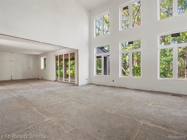 1051 E Avon Road, Rochester Hills, MI 48307