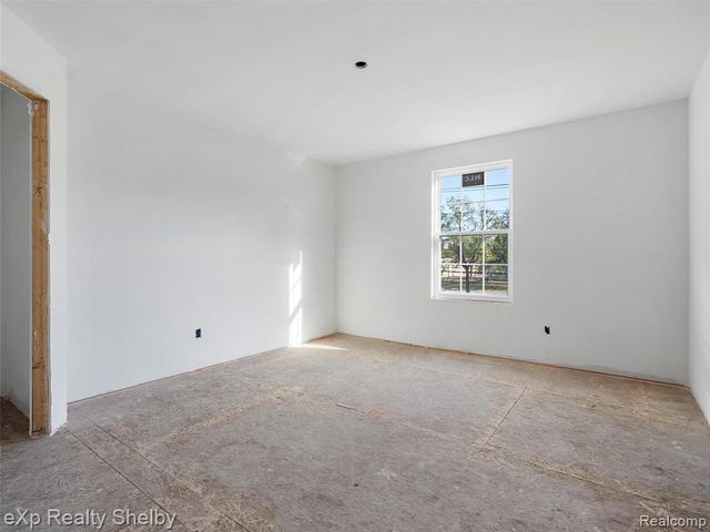 1051 E Avon Road, Rochester Hills, MI 48307