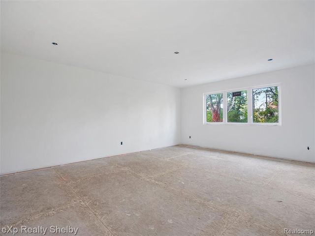 1051 E Avon Road, Rochester Hills, MI 48307