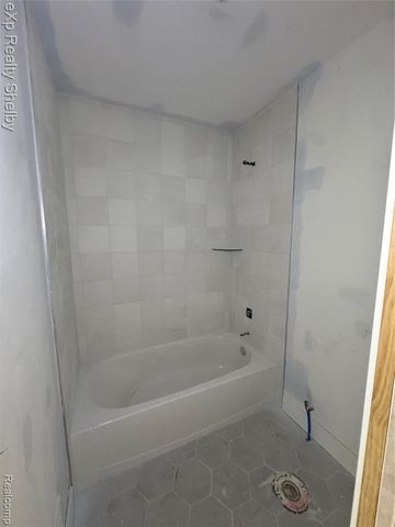 1051 E Avon Road, Rochester Hills, MI 48307