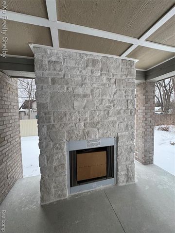 1051 E Avon Road, Rochester Hills, MI 48307