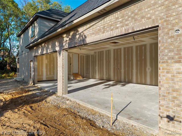 1051 E Avon Road, Rochester Hills, MI 48307