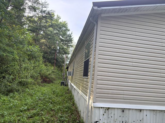 650 Ky 3085, Flat Lick, KY 40935