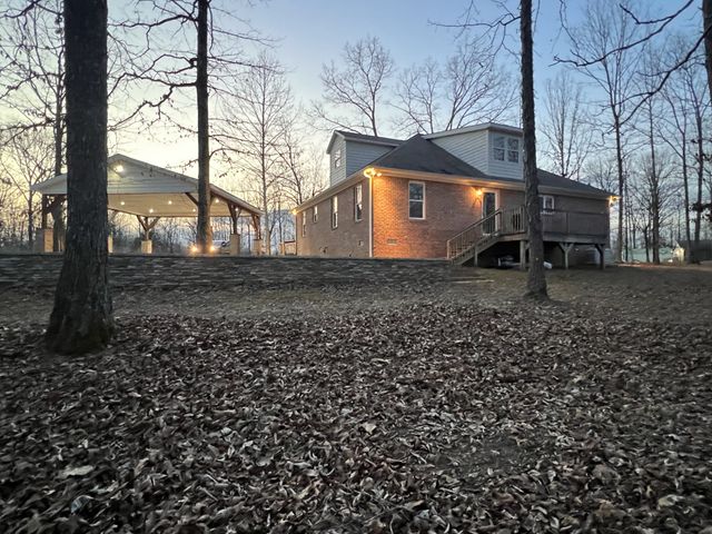 732 Tiger Bennett Rd, Hampshire, TN 38461