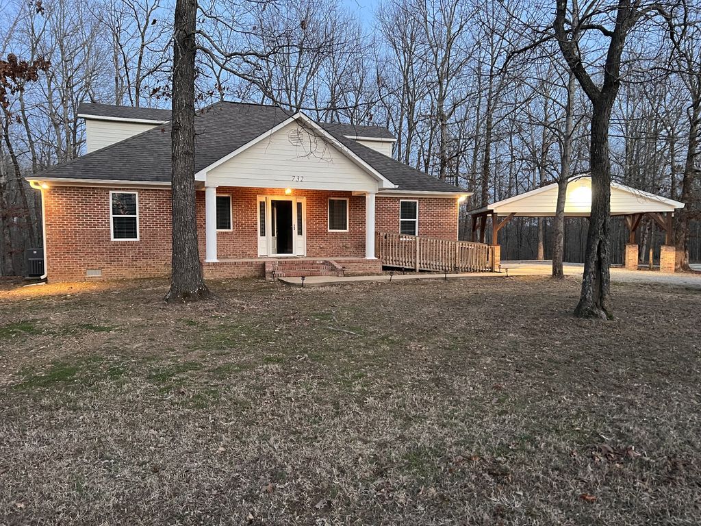 732 Tiger Bennett Rd, Hampshire, TN 38461