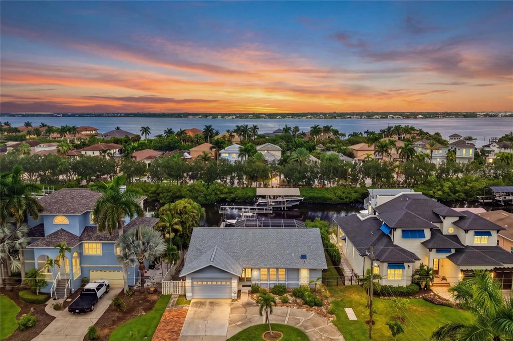 Image 2 of property listing at 4523 4TH AVENUE NE, Bradenton, FL 34208