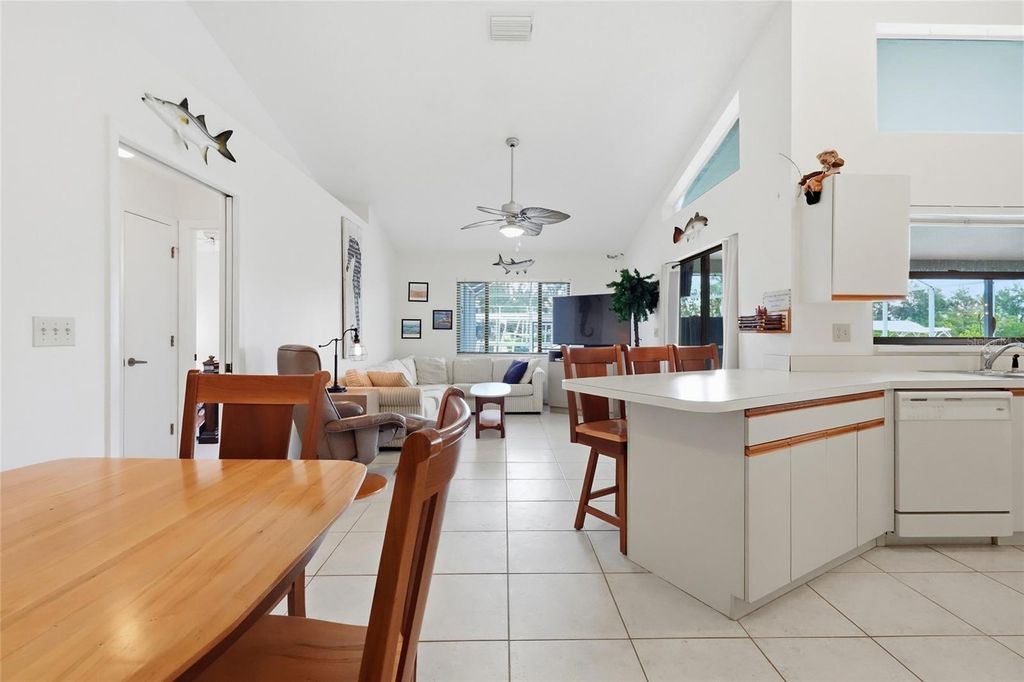 Image 12 of property listing at 4523 4TH AVENUE NE, Bradenton, FL 34208