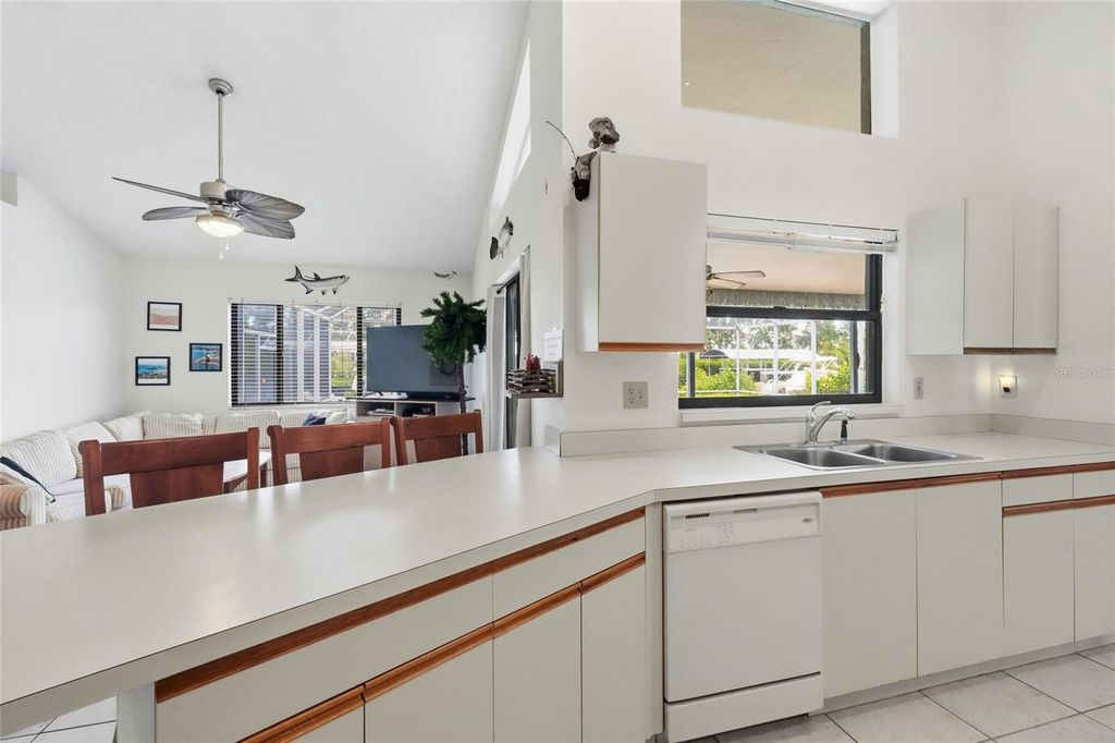 Image 15 of property listing at 4523 4TH AVENUE NE, Bradenton, FL 34208