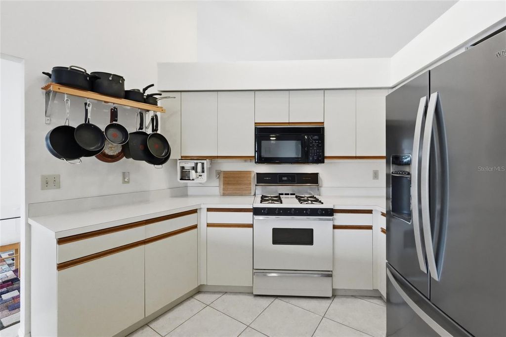 Image 17 of property listing at 4523 4TH AVENUE NE, Bradenton, FL 34208