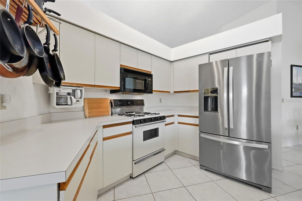Image 18 of property listing at 4523 4TH AVENUE NE, Bradenton, FL 34208