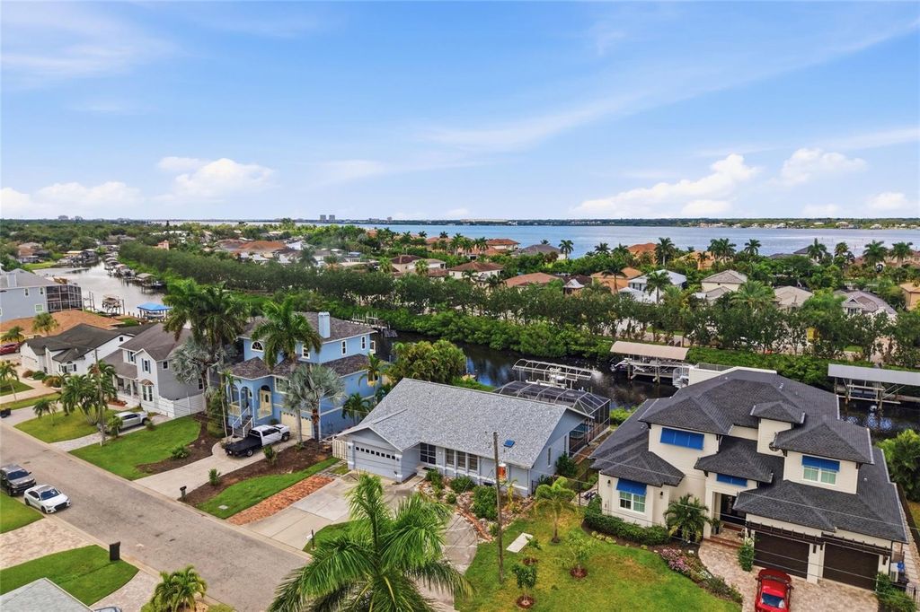 Image 3 of property listing at 4523 4TH AVENUE NE, Bradenton, FL 34208
