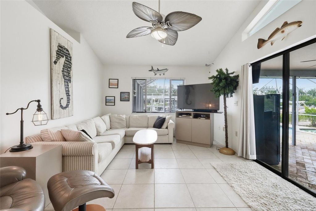 Image 22 of property listing at 4523 4TH AVENUE NE, Bradenton, FL 34208