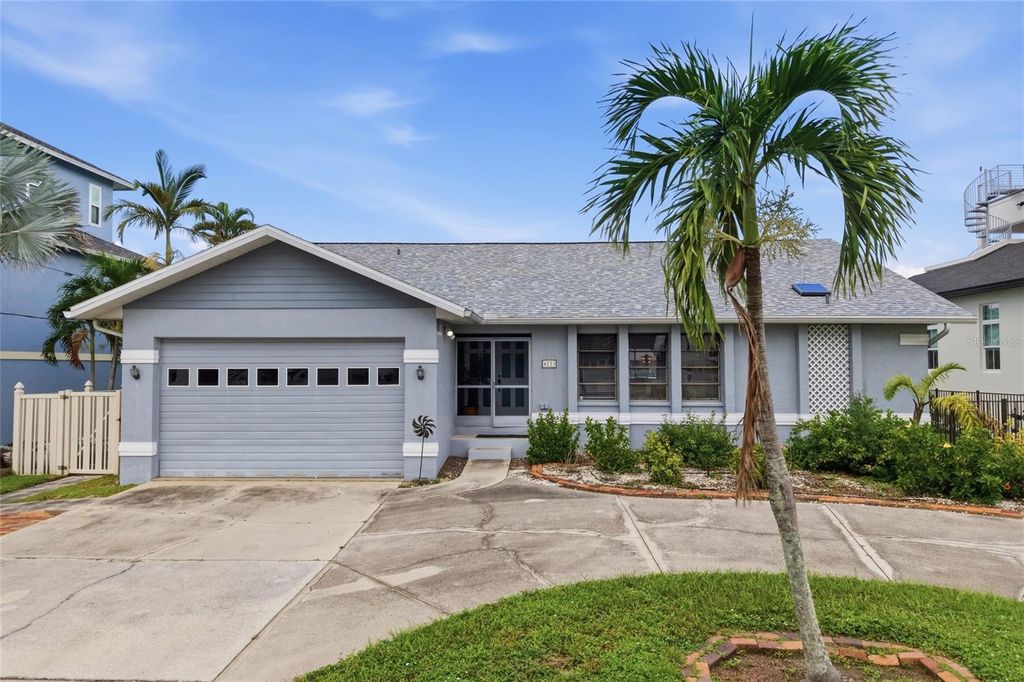 Image 4 of property listing at 4523 4TH AVENUE NE, Bradenton, FL 34208