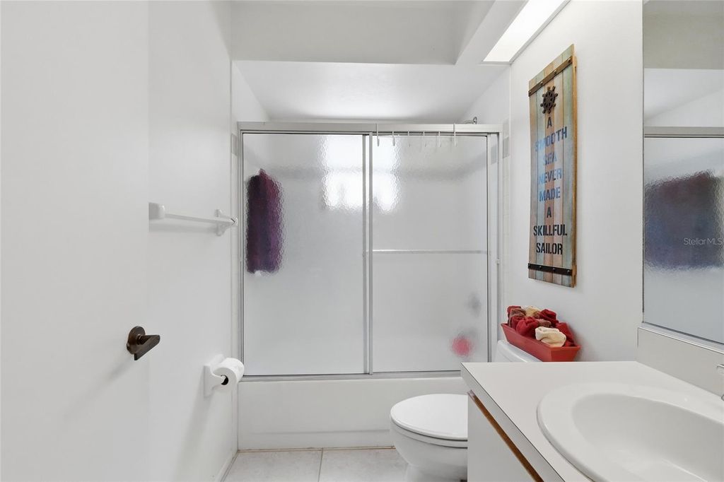 Image 35 of property listing at 4523 4TH AVENUE NE, Bradenton, FL 34208