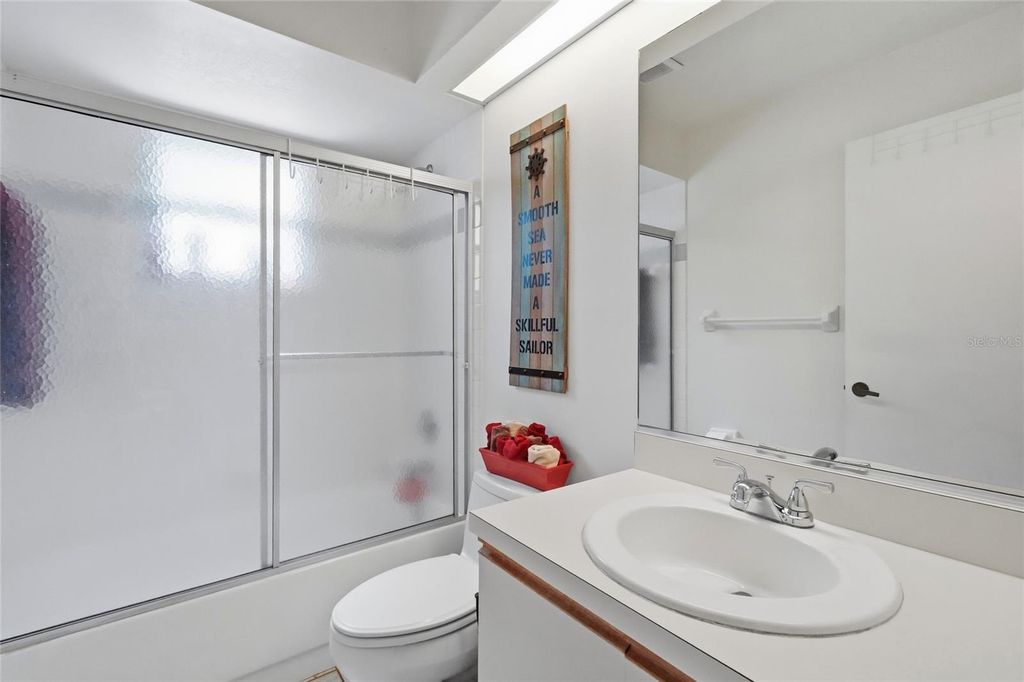 Image 36 of property listing at 4523 4TH AVENUE NE, Bradenton, FL 34208