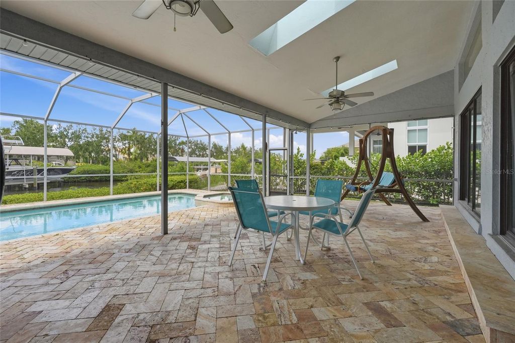 Image 42 of property listing at 4523 4TH AVENUE NE, Bradenton, FL 34208
