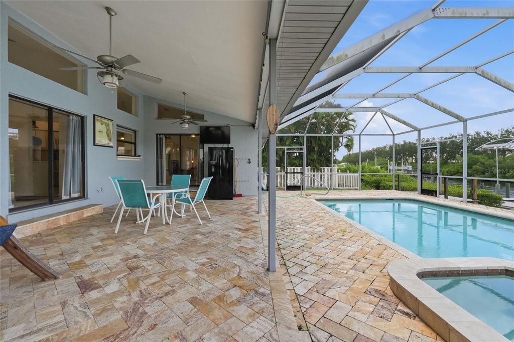 Image 43 of property listing at 4523 4TH AVENUE NE, Bradenton, FL 34208