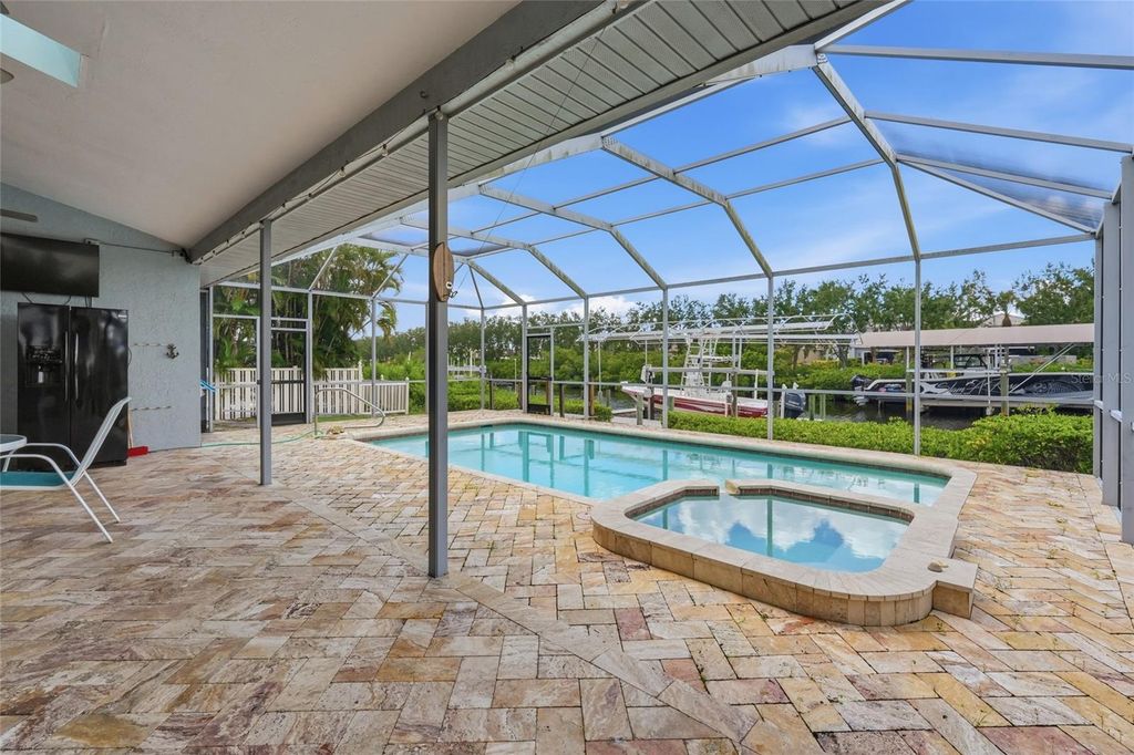 Image 44 of property listing at 4523 4TH AVENUE NE, Bradenton, FL 34208