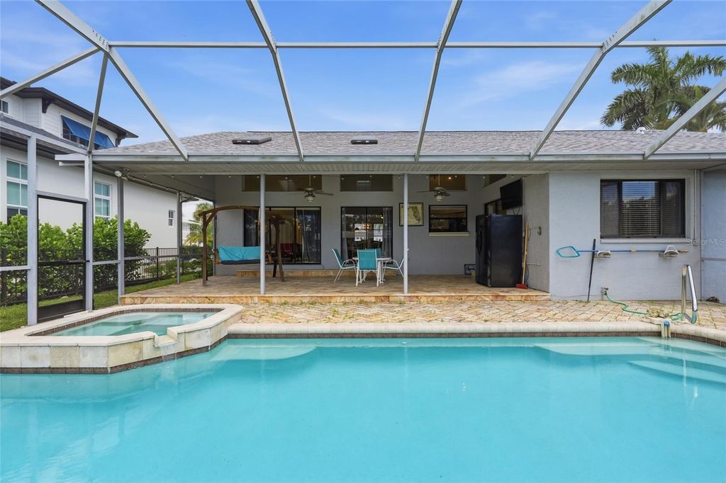 Image 47 of property listing at 4523 4TH AVENUE NE, Bradenton, FL 34208