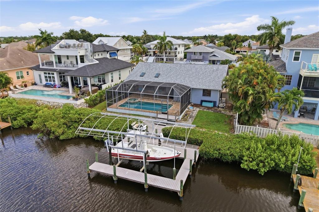 Image 53 of property listing at 4523 4TH AVENUE NE, Bradenton, FL 34208