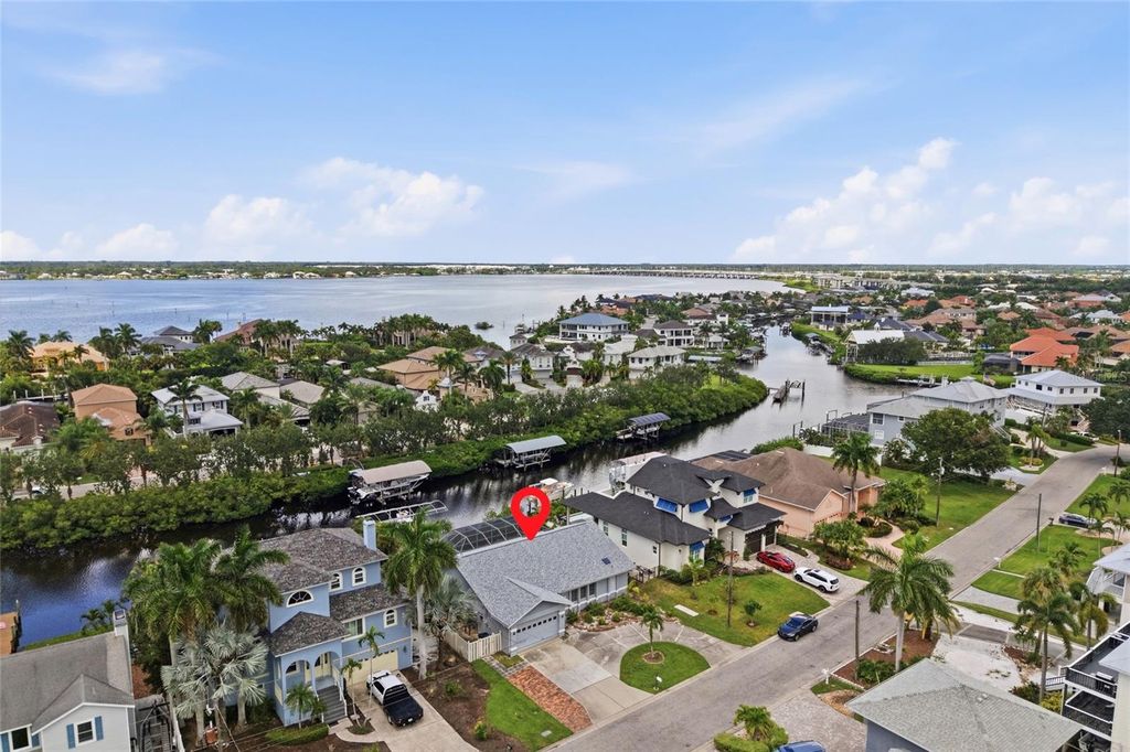 Image 57 of property listing at 4523 4TH AVENUE NE, Bradenton, FL 34208