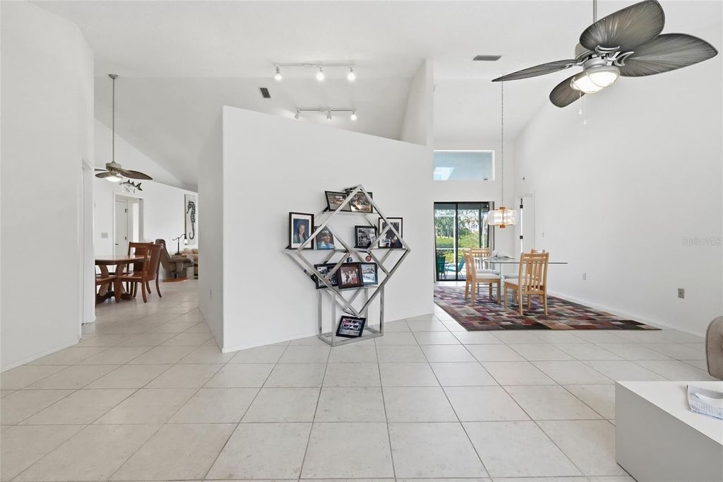 Image 7 of property listing at 4523 4TH AVENUE NE, Bradenton, FL 34208