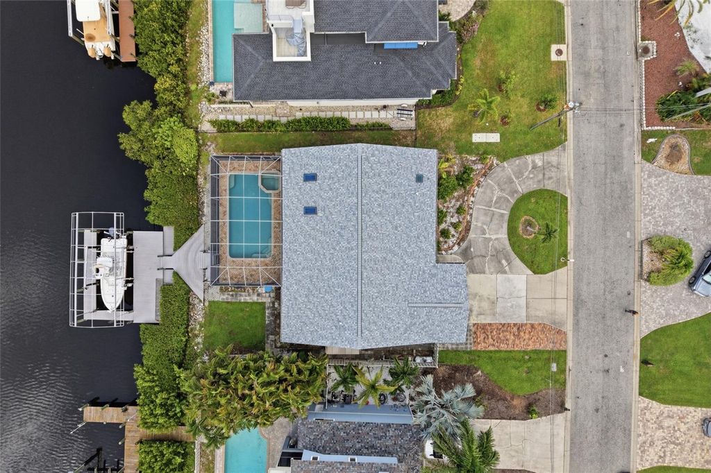 Image 61 of property listing at 4523 4TH AVENUE NE, Bradenton, FL 34208