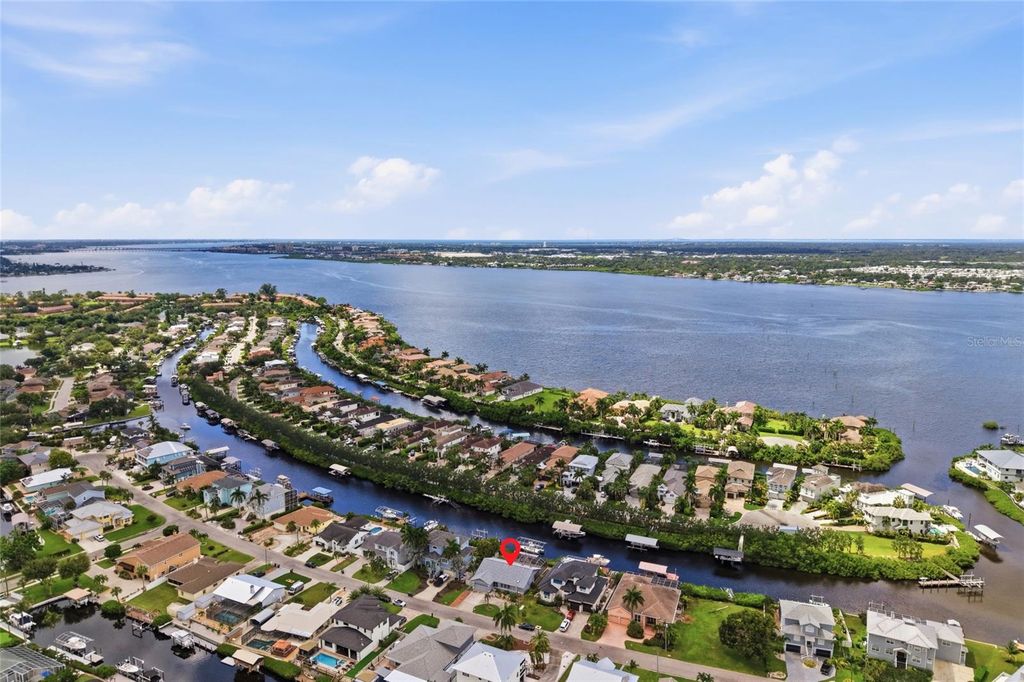 Image 62 of property listing at 4523 4TH AVENUE NE, Bradenton, FL 34208